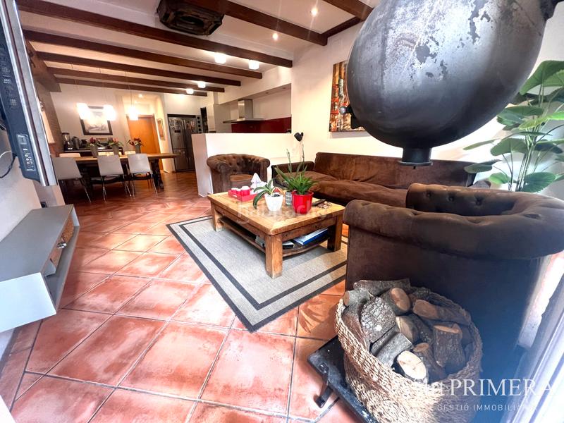 Foto 24245126-bdd8-4e1f-9f8b-0471f3faf7c1. House with fireplace heating parking in Centre Granollers