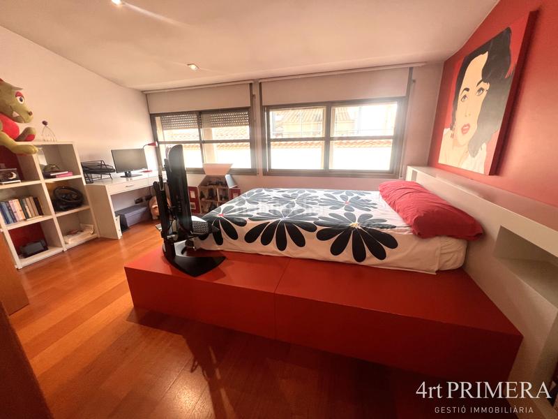 Foto 657135b0-5984-47de-a048-cac2f40fbace. House with fireplace heating parking in Centre Granollers