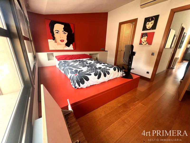 Foto 78c041c0-914a-4092-934b-a3c0b1ad79c7. House with fireplace heating parking in Centre Granollers