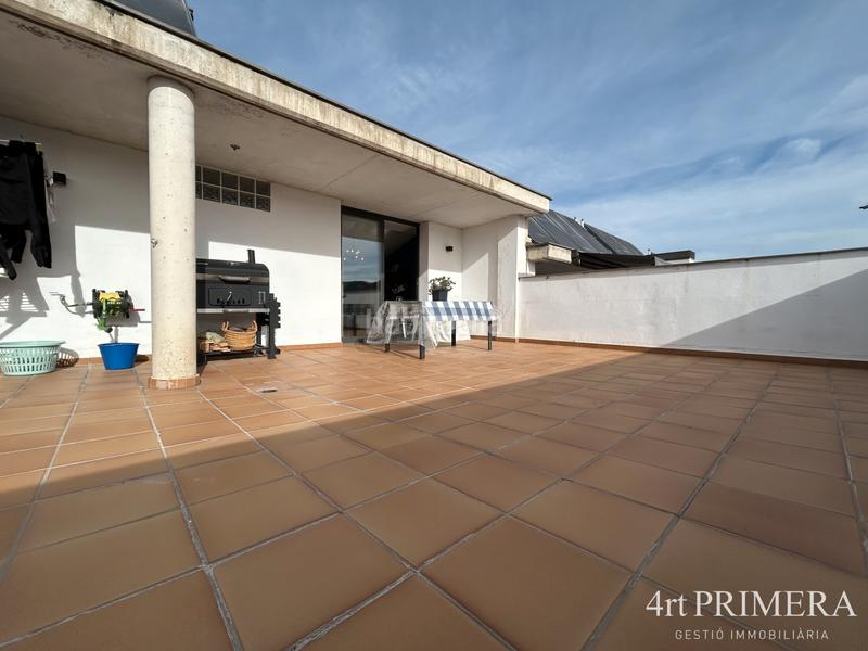 Foto 606ad34b-c087-47b9-9b36-5f041e6a62e7. Duplex con riscaldamento parcheggio piscina in Llinars del Vallès