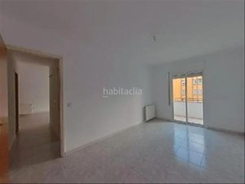 Foto c665cc1e-63f4-4291-addf-5c0a0cd14721. Piso  en venta en calle de les teixidores, . en Salt