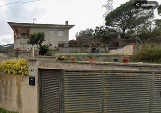 Chalet  Carrer collsacabra. �oportunidad �nica en ma�anet de la selva! casa independiente co