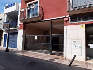 Aparcament cotxe a Pueblo. Plaza de garaje