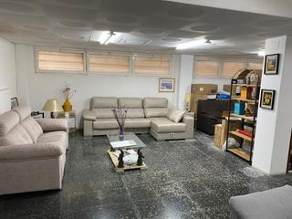 Location Local commercial  Avinguda de guatemala. Local 400 m²