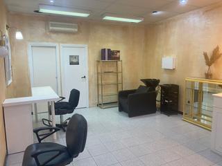 Location Local commercial  Via de l'esport. Local peluquería para alquilar