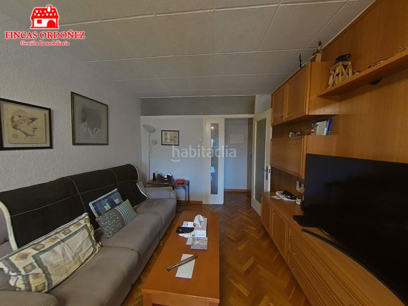 Foto 109b9199-f5d5-43dc-b040-bb8855d24f8d. Pis a Canyelles Barcelona