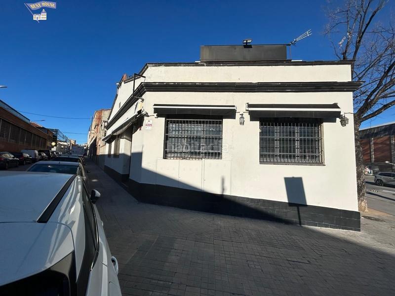 Foto 476b5f39-df07-4bca-8c08-7aa3cd90c22c. Location local commercial dans Gràcia Sabadell