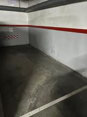 Aparcament cotxe a Llagosta (La). Plaza de parkin para coche mediano a metros del ayuntamiento