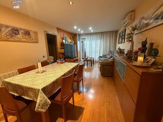 Etagenwohnung in Centre. Piso de 4 habitaciones 2 baños  y parking en santa coloma de gra
