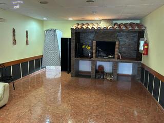 Maison à Sant Andreu de la Barca. Restaurante en sant andreu de la barca  en funcionamiento con vi