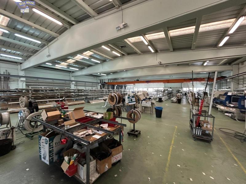 Foto b92e56bb-9f40-49c3-a57e-ad235ac3e660. Nau industrial a Mas Rampinyo - Montcada Nova - Carrerada Montcada i Reixac