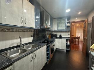 Pis a Ajuntament-Maragall. Amplio y luminoso piso en el corazón de ripollet  ideal para ent