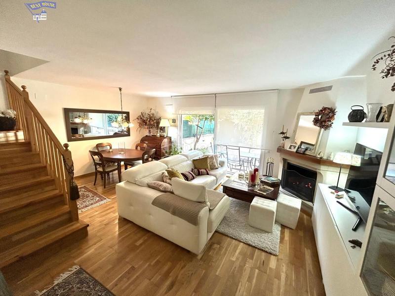 Foto 24fd78f2-a0b9-4536-b34e-3eaed9e9e0c3. Casa a schiera con riscaldamento parcheggio in Ca n´Oriol Rubí