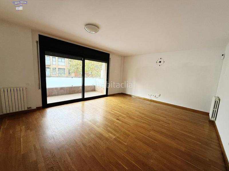 Foto 6162e4bf-04db-452c-8693-d690db57f3d7. Pis amb calefacció aparcament a Centre Sabadell