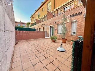 Casa a Santa Perpètua de Mogoda. Casa exclusiva con carácter, amplitud y luminosidad en santa per