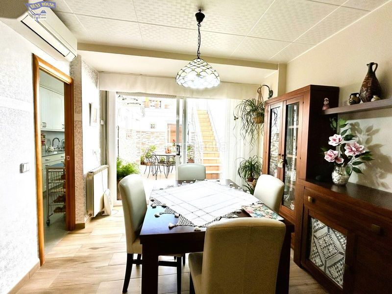 Foto 03a30e76-9c66-4e69-8e33-dd54bae1e58f. Casa amb calefacció aparcament a Ca n'Aurell Terrassa