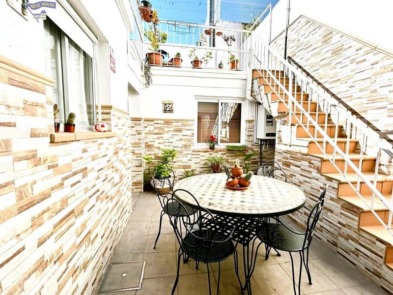 Foto 4c638b03-85c0-43de-a005-697c0e7b3930. Casa amb calefacció aparcament a Ca n'Aurell Terrassa