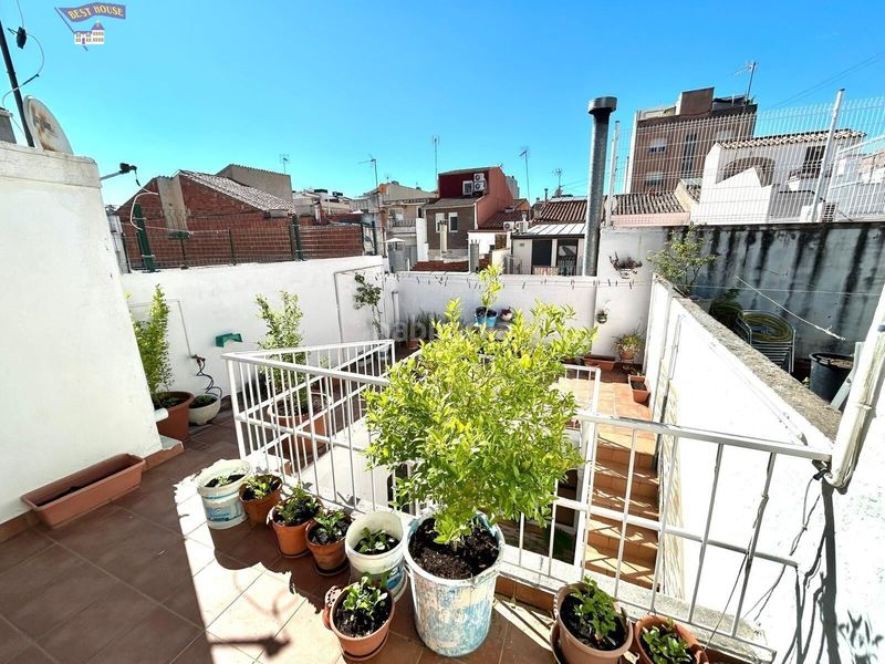 Foto 78221ff5-c338-413d-a3d4-5bd8a79f4861. Casa amb calefacció aparcament a Ca n'Aurell Terrassa