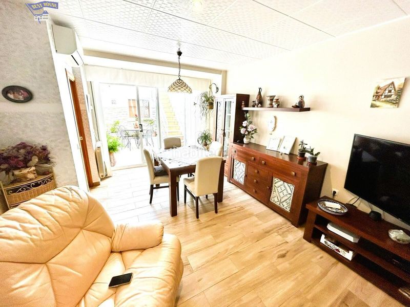 Foto 9a2cd36e-d007-48c5-916f-5170663c9b3e. Casa amb calefacció aparcament a Ca n'Aurell Terrassa