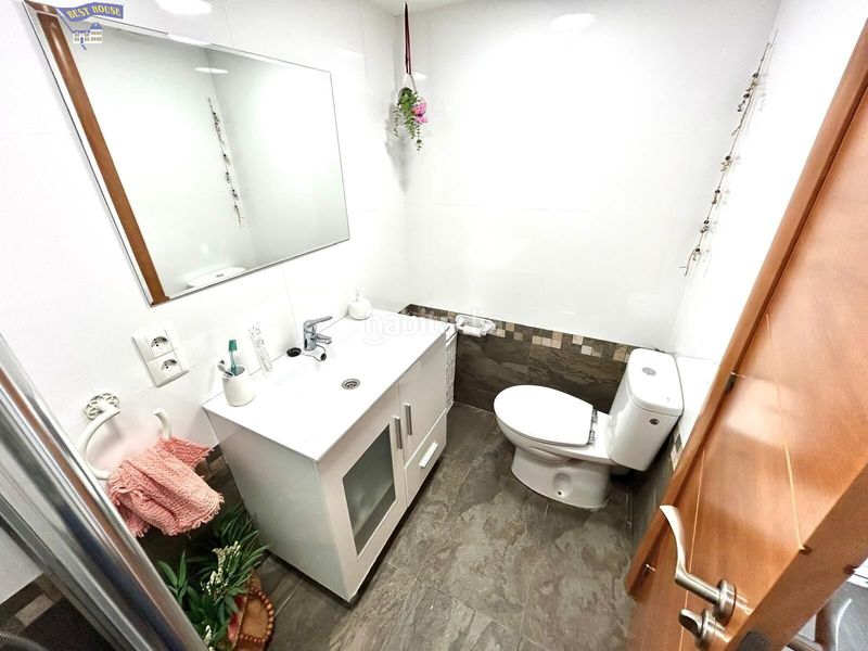 Foto 9a748a70-f0be-41e0-ab91-38c22b6263f4. Casa amb calefacció aparcament a Ca n'Aurell Terrassa