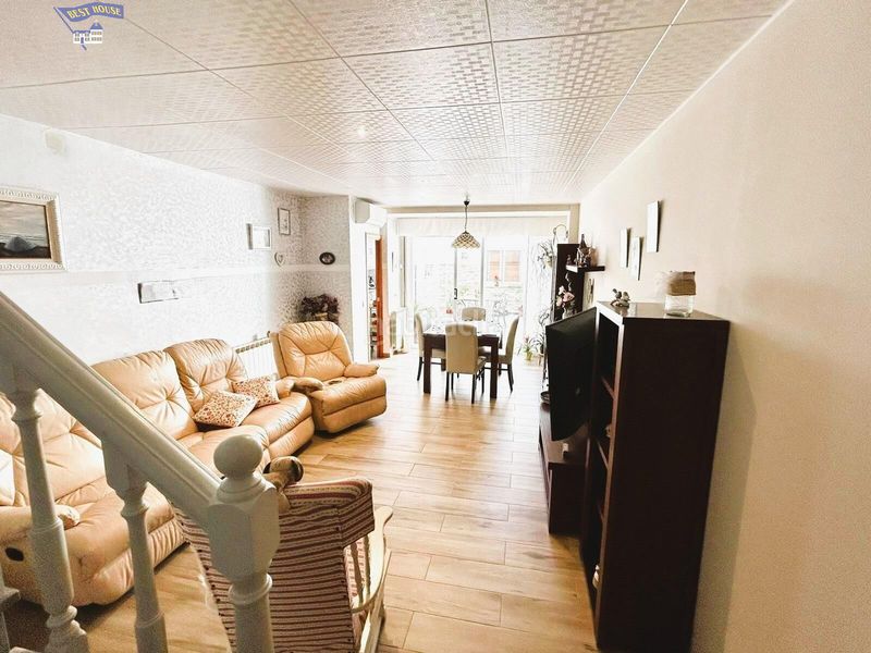 Foto aba700a1-64bc-4fe8-b51b-9f41aa047ef7. Casa amb calefacció aparcament a Ca n'Aurell Terrassa