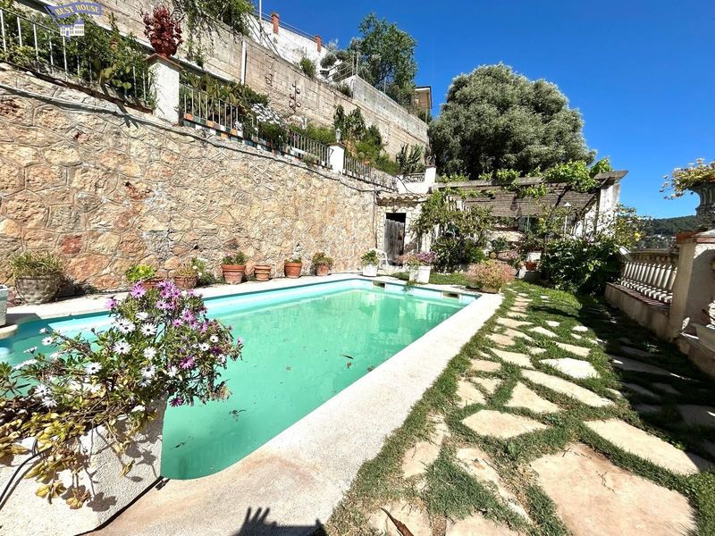 Foto 13f073b0-ee8f-483c-a665-7159ca86aa42. Casa amb calefacció aparcament piscina a Vallirana
