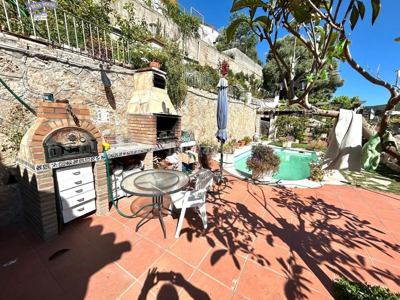 Foto 6aacd028-5d1a-4511-83b3-80b032f179bb. Casa amb calefacció aparcament piscina a Vallirana