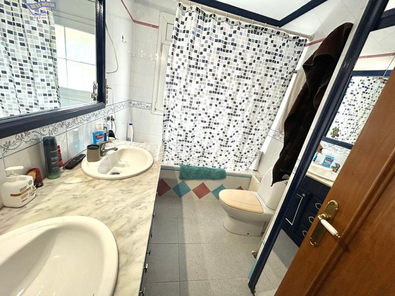 Foto a362a8c9-9ad0-4804-ae6c-1683646215a2. Casa amb calefacció aparcament piscina a Vallirana