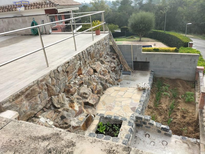 Foto a906ec21-eb00-4b24-9db2-d3ce14f186c7. Casa amb calefacció aparcament piscina a Lliçà d´Amunt