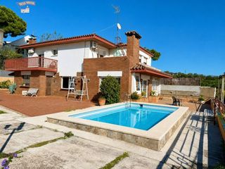 Casa a Mas Ram. Residencia exclusiva en urbanización privada mas ram  privacidad