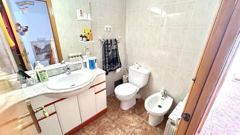 Foto 841c5c75-249b-474b-ba0f-23a8bf8069ee. Casa amb calefacció aparcament a Roc Blanc Terrassa