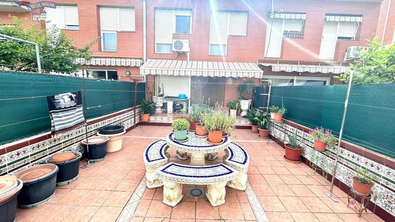 Foto f1dd28ff-aa97-4c7b-a259-c058b98ad998. Casa amb calefacció aparcament a Roc Blanc Terrassa