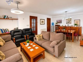 Etagenwohnung in Progrés. Amplio piso de 4 habitaciones con dos terrazas, excelente orient