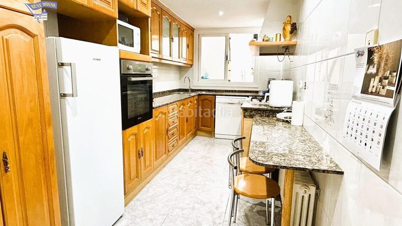 Foto 52ea5bd8-a418-4d8a-aea6-a8e4fe572298. Casa en exclusiva!!! casa de 5 habitaciones en el corazon de rubi con parking, terraza y ascensor. en Rubí