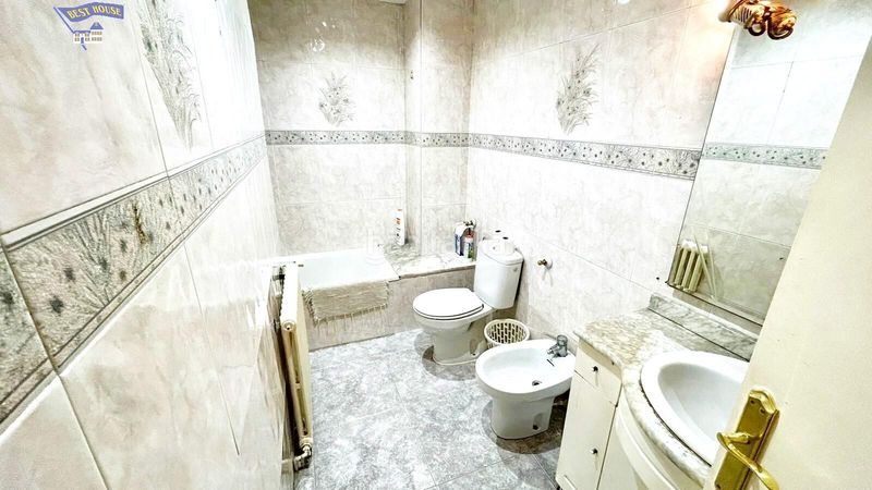 Foto 8b71ad1c-d4c7-433d-a346-bf9b92d09147. Casa en exclusiva!!! casa de 5 habitaciones en el corazon de rubi con parking, terraza y ascensor. en Rubí