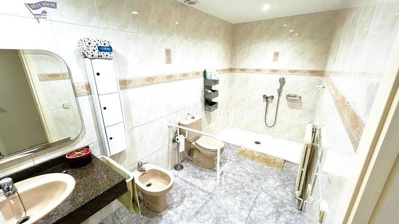 Foto aa6e750e-cf0a-412f-b0ac-3118da6068ef. Casa en exclusiva!!! casa de 5 habitaciones en el corazon de rubi con parking, terraza y ascensor. en Rubí