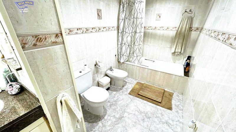 Foto b63adbc9-e46c-48d0-a226-a3664920e9af. Casa en exclusiva!!! casa de 5 habitaciones en el corazon de rubi con parking, terraza y ascensor. en Rubí