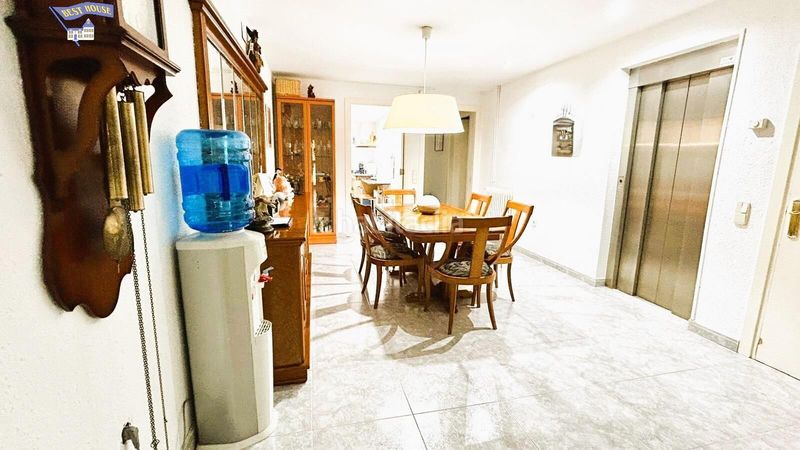 Foto ca5a1cb7-e341-43e7-98e1-f2c4e4613065. Casa en exclusiva!!! casa de 5 habitaciones en el corazon de rubi con parking, terraza y ascensor. en Rubí