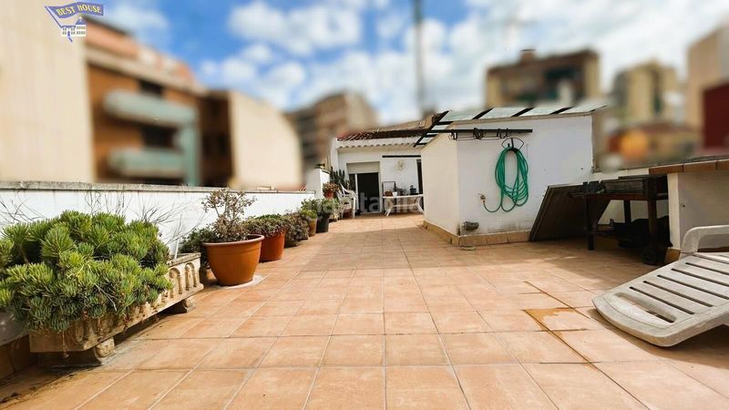 Foto e02b7e19-a107-4056-91c0-1ff4c5adc308. Casa en exclusiva!!! casa de 5 habitaciones en el corazon de rubi con parking, terraza y ascensor. en Rubí