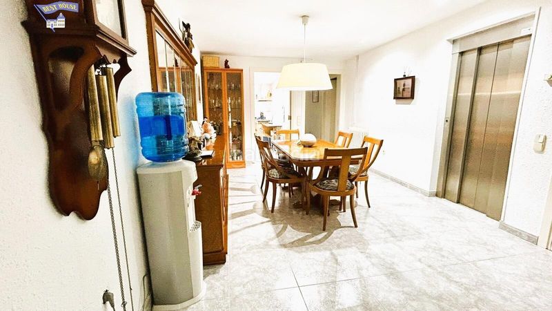 Foto f2f201a0-27ba-4d73-ac39-4bd8343ca1e6. Casa en exclusiva!!! casa de 5 habitaciones en el corazon de rubi con parking, terraza y ascensor. en Rubí
