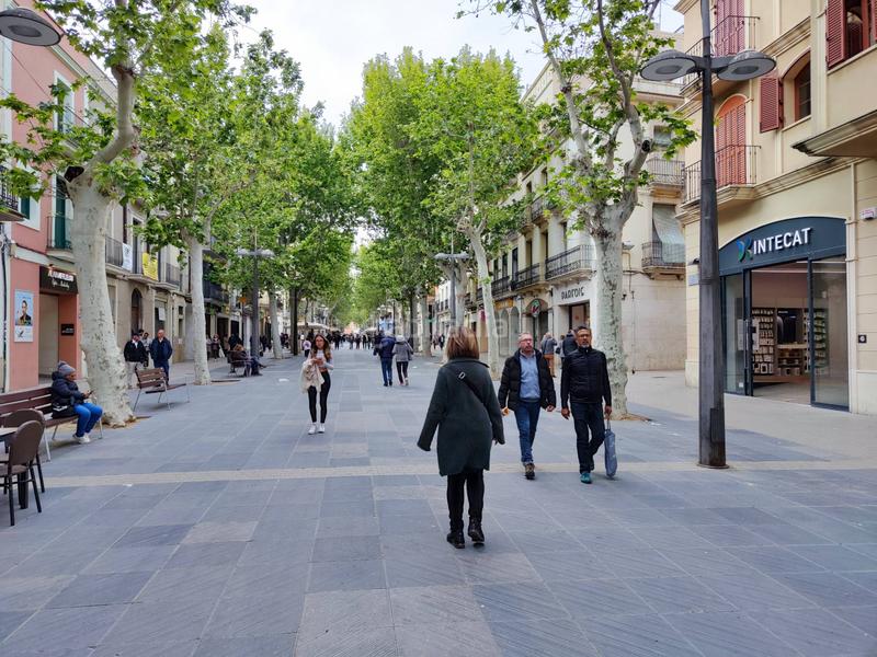 Foto 583f1fcf-4d5c-4591-aec4-3b78d2c5f995. Location local commercial dans rambla principal 70 dans Vilanova i la Geltrú