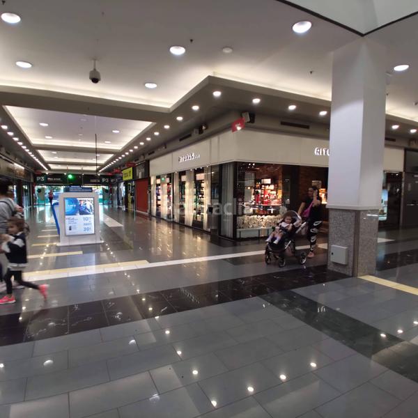 Foto 40a99ad4-bf8d-41fd-a9df-6686b9ea6079. Lloguer local comercial a sector baricentro a030b a Barberà del Vallès