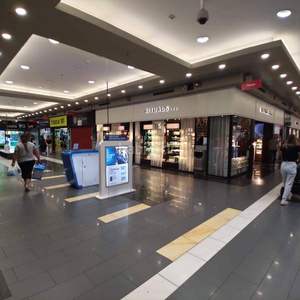 Foto c01da67e-ca94-4db2-8995-794c1d6d52ff. Location local commercial dans sector baricentro a030b dans Barberà del Vallès