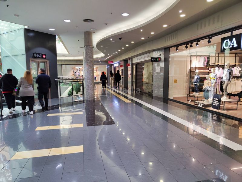 Foto f5dafdfe-cfbe-49cd-97df-edb989f54f91. Lloguer local comercial a carrer carrer baricentro b-102 a Barberà del Vallès