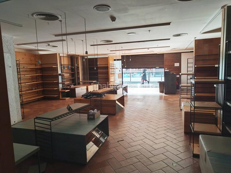 Foto 2aa5187d-ccaf-4aa5-9058-2f39bdf8aa3f. Lloguer local comercial a baricentro a-116 a Zona Industrial Barberà del Vallès