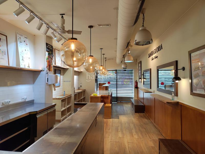 Foto b8067c67-42f5-4b1a-a0de-dd0a9ef8a782. Local comercial en gal.la placidia 16 local en pl. galla placídia, 16, en Barcelona