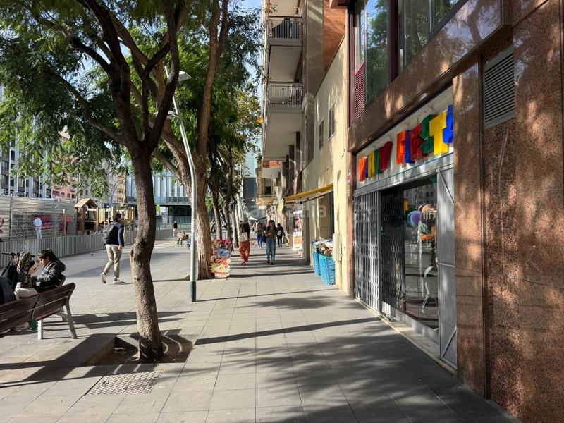 Foto 9761e464-c810-4877-aad2-0cdc23222f1c. Lloguer local comercial a gal·la placídia 18 a Vila de Gràcia Barcelona