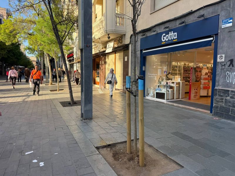 Foto 00b3551e-dd8f-45c4-8f34-54db704a9de2. Alquiler local comercial en maluquer i salvador 24 local en c anselm clavé, en Granollers