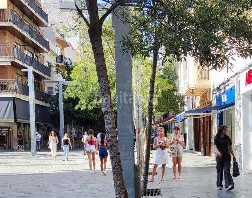 Foto c024840b-1f0a-44eb-8564-5814b7be4cee. Alquiler local comercial en maluquer i salvador 24 local en c anselm clavé, en Granollers