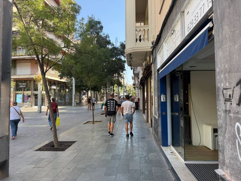 Foto d0c0078e-3a79-4fb5-a9c3-5199aec864a3. Alquiler local comercial en maluquer i salvador 24 local en c anselm clavé, en Granollers